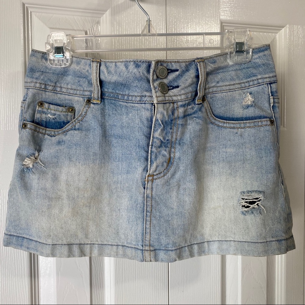 American Eagle 😍 Distressed Denim 😍 Mini Skirt